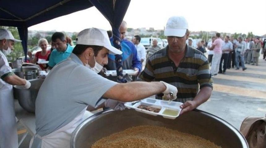 Başkan Kurt, İş&ccedil;ilerle Birlikte İftar Yaptı