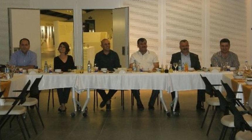 İk 11 Platformu Boz&uuml;y&uuml;k&rsquo;te İftarda Buluştu