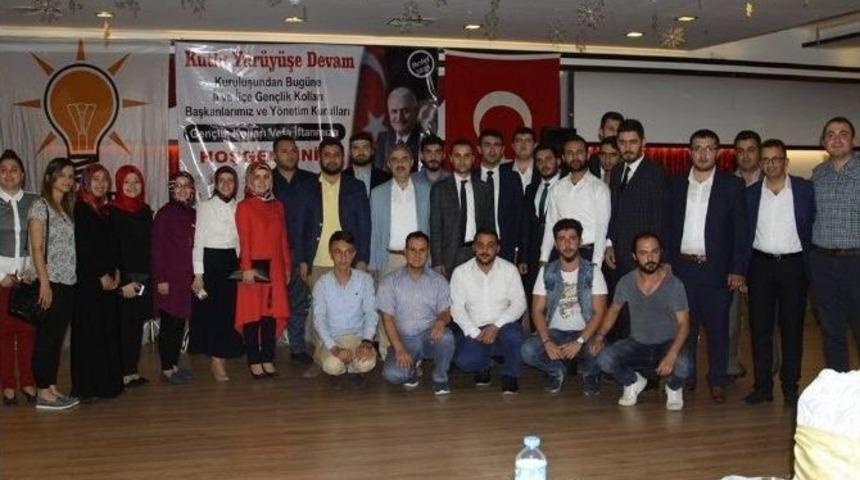 Ak Partili Gen&ccedil;ler İftarda Buluştu