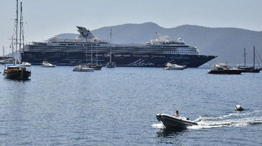 2 Bin 944 Turist Bodrum&rsquo;a Akın Etti