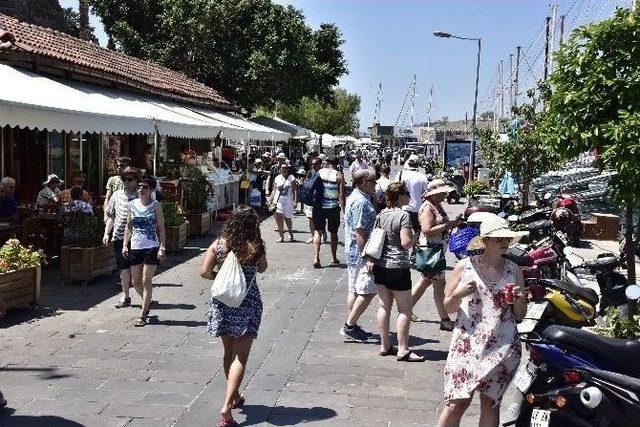 2 Bin 944 Turist Bodrum’a Akın Etti