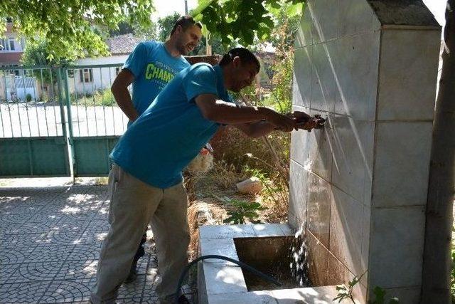 Mezarlık Çeşmeleri Bayrama Hazırlandı