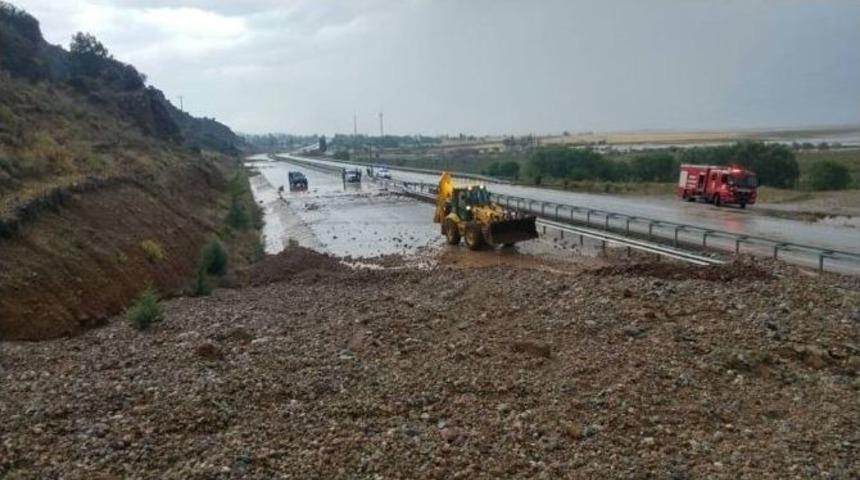 Denizli-afyonkarahisar Karayolunda Heyelan