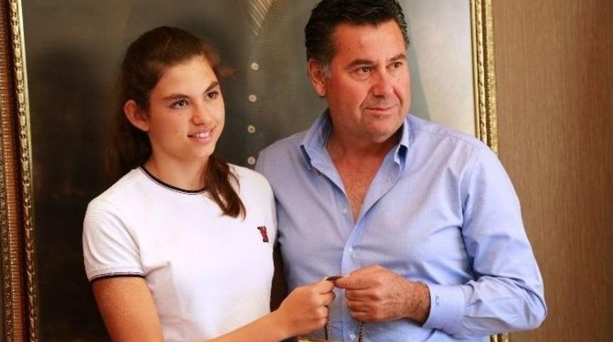 Şampiyon Y&uuml;z&uuml;c&uuml;den Başkan Kocadon&rsquo;a Ziyaret