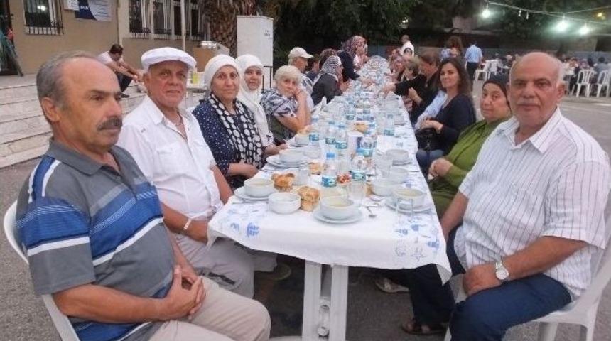 Burhaniye&rsquo;de Huzur Evi Sakinleri İftara Katıldı