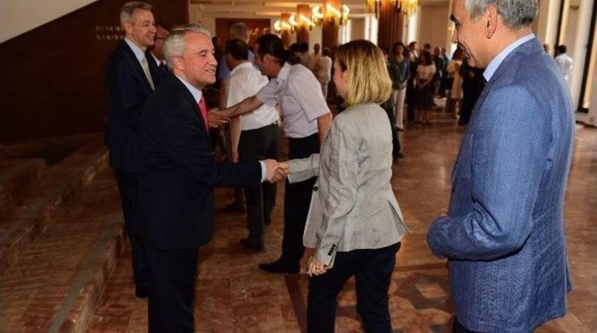 Anadolu &Uuml;niversitesi Ailesi, Bayramlaşma T&ouml;reninde Buluştu