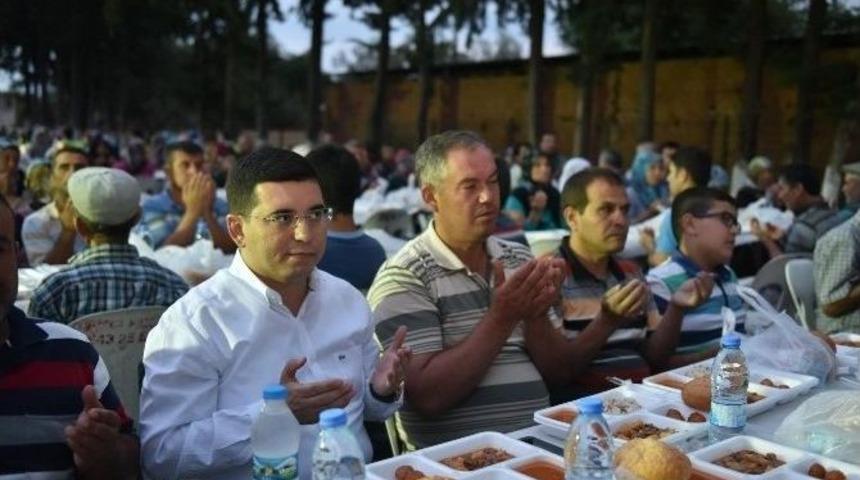 Kepez Belediyesi 3 Mahallede İftar Sofrası Kurdu