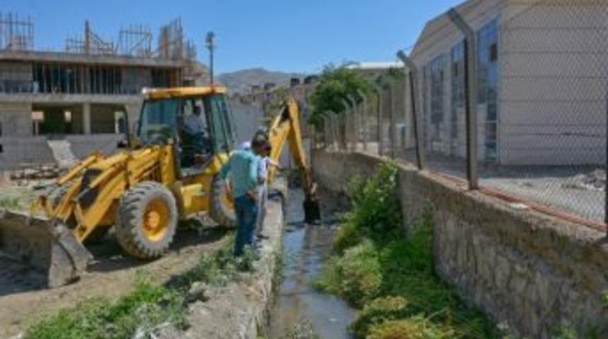 Hakkari Belediyesinden Temizlik Atağı