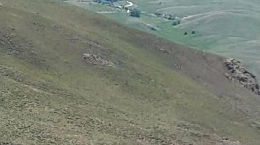 Pkk&rsquo;lılar Karayollarının Ara&ccedil;larını Yaktı