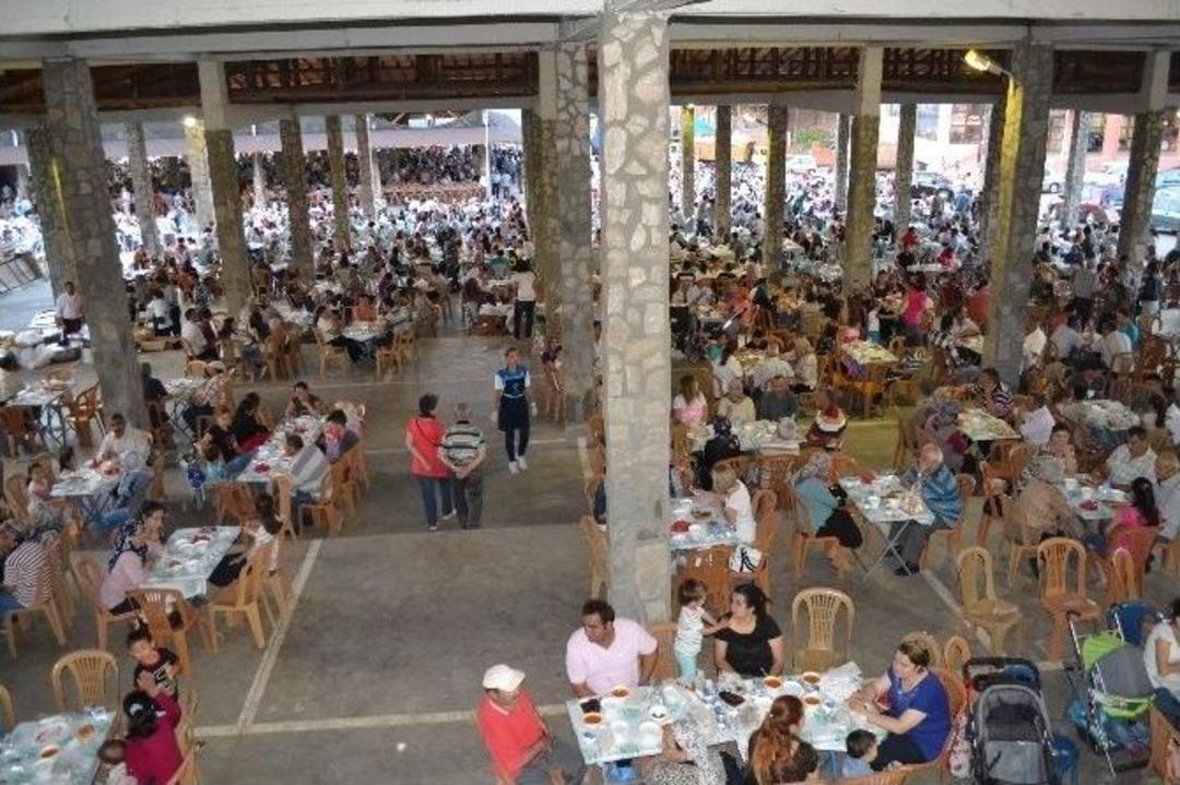 &Ccedil;er&ccedil;ioğlu, Karacasulu Vatandaşlarla İftarda Buluştu