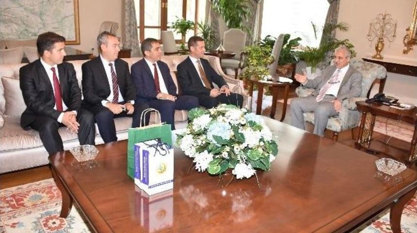 Manisalı Ozanlardan Vali G&uuml;ven&ccedil;er&rsquo;e Ziyaret