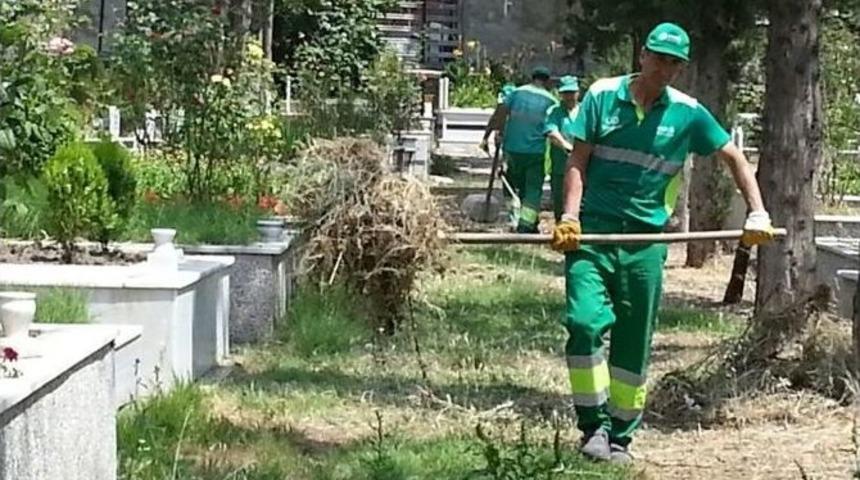 Karesi&rsquo;de Mezarlıklar Ziyarete Hazır