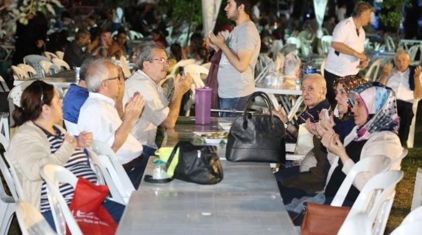 İftar Programında Şehitler İ&ccedil;in Dua Edildi