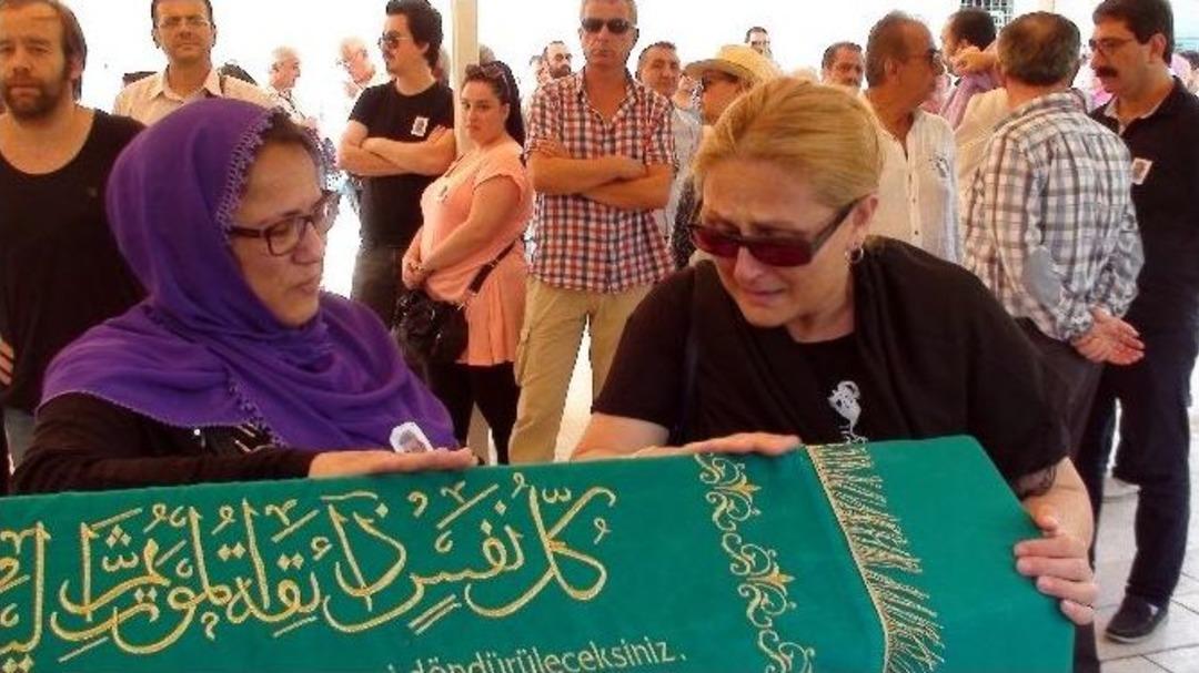 Tiyatro Ve Dizi Oyuncusu Nezih Tuncay Son Yolculuğuna Uğurlandı