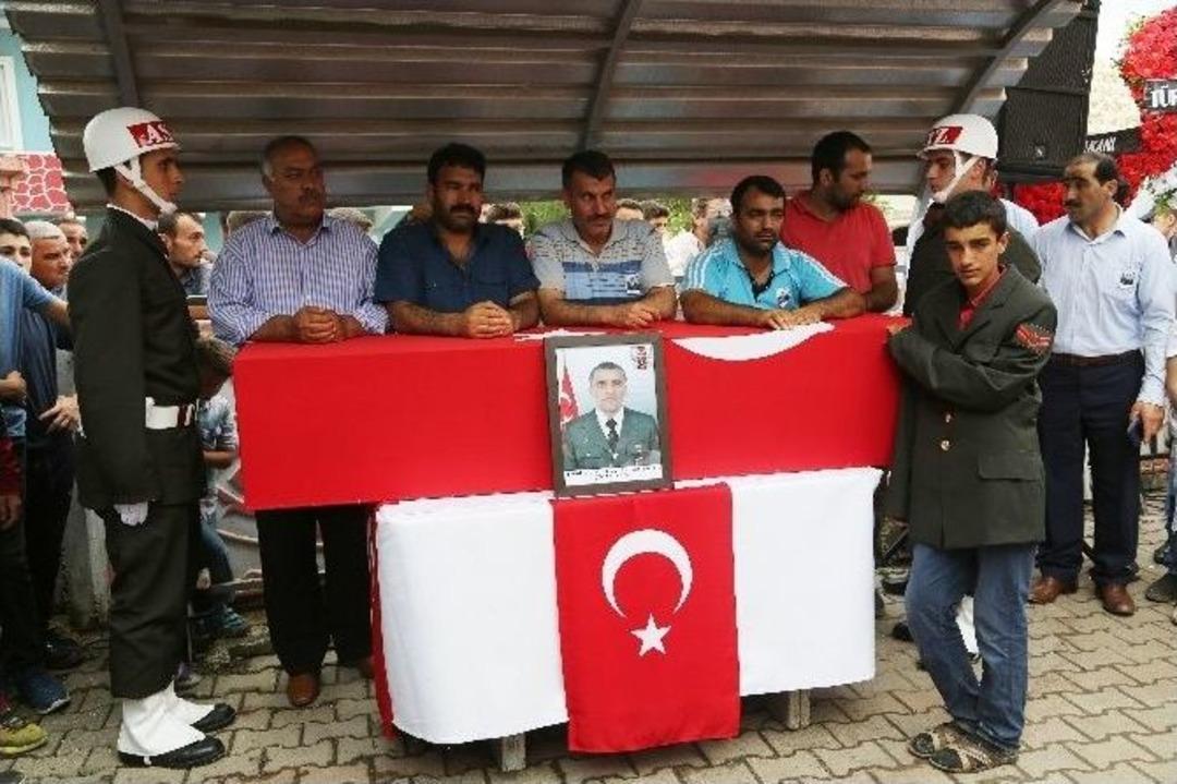 Şehit Cenazesinde K&uuml;t&ccedil;e Ağıt