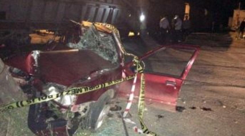 İki Kişinin &Ouml;ld&uuml;ğ&uuml; Feci Kaza G&uuml;venlik Kamerasında