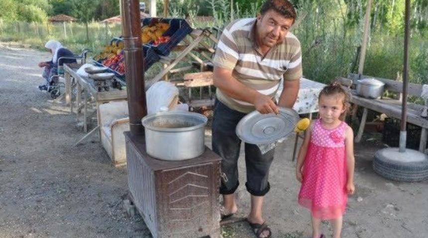 Yol Kenarı Satıcılarından Taze &Uuml;r&uuml;n