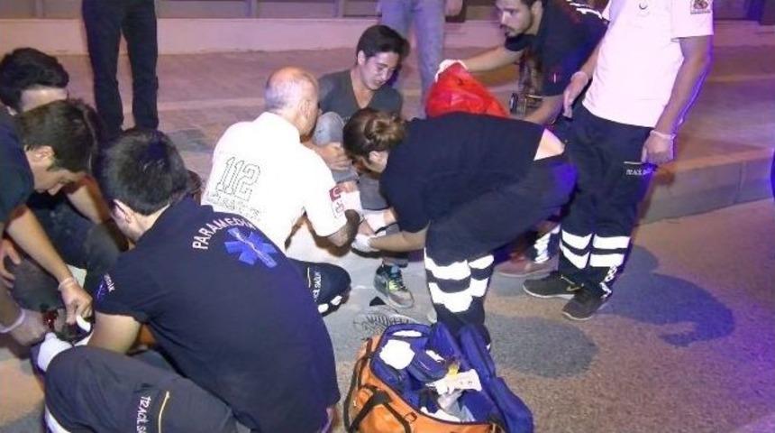 Kuşadası &Ccedil;evre Yolunda Motosiklet Kazası; 2 Yaralı