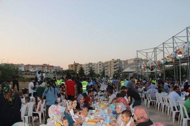 Hdp Eş Genel Başkanı Demirtaş, Şanlıurfa’da İftara Katıldı