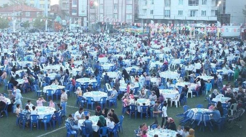 Suriyeliler Ve Erzurumlular Sokak İftarında Buluştu
