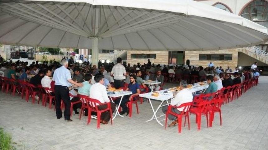 Van M&uuml;ft&uuml;l&uuml;ğ&uuml; &lsquo;iyilik Sofrası&rsquo;nda&rsquo; İftar