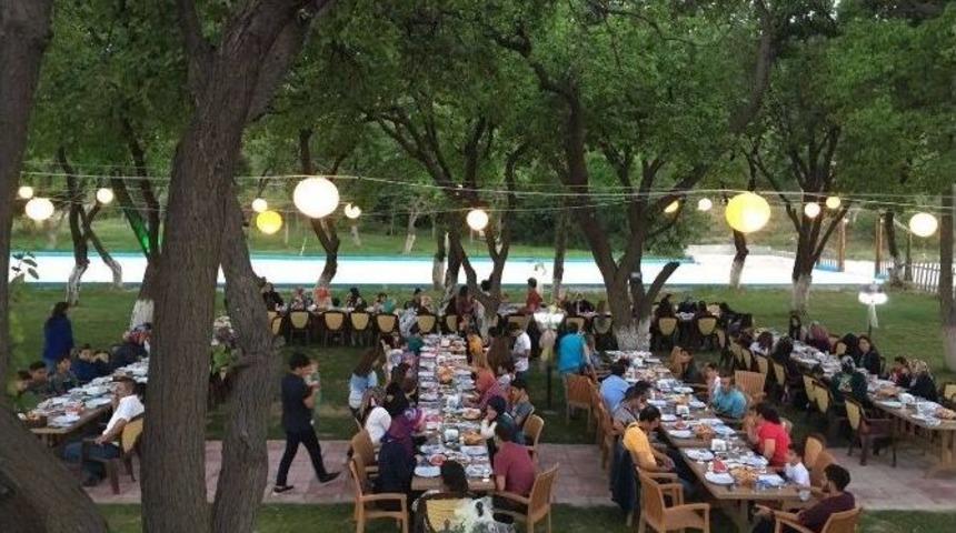 &Ccedil;ocuk Evlerinde Anlamlı İftar