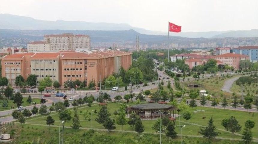 Er&uuml;, Qs Eeca 2016 Sıralamasında En İyi 200 &Uuml;niversite Arasında