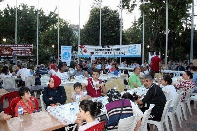 Gaziantep’te Ülkücüler, Parkta İftar Açtı