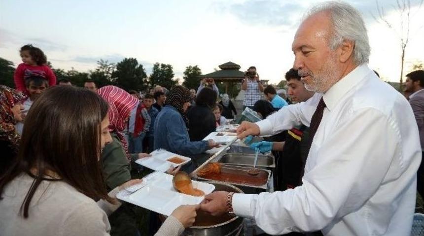 27 Mahallede Halka İftar