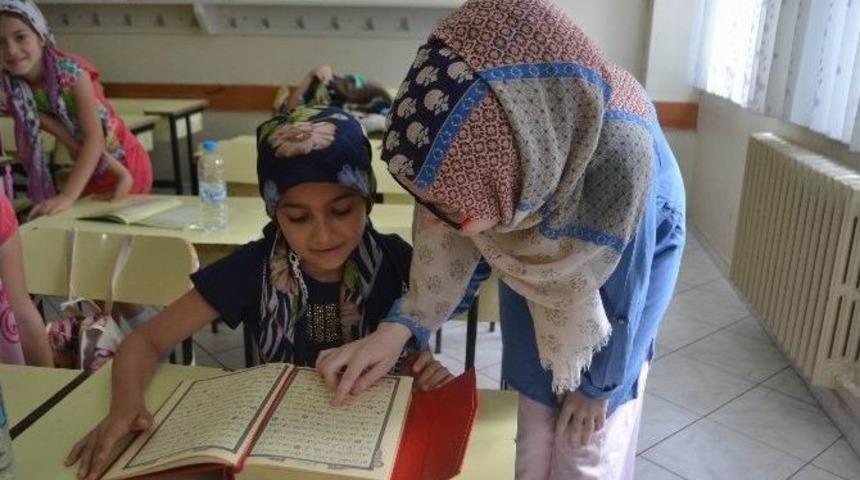 Yaz Kur&rsquo;an Kursu Devam Ediyor