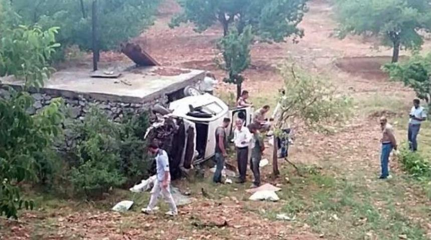 Otomobil Kayısı Bahçesine Uçtu: 3 Yaralı