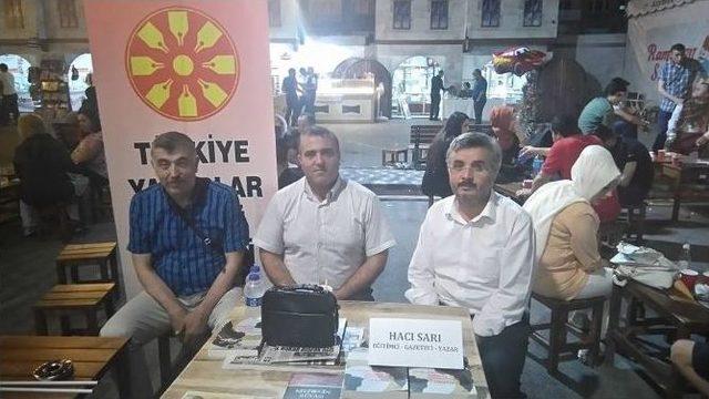 Eğitimci Yazar Hacı Sarı, Ramazan Sokağı’nda Okurlarıyla Buluştu