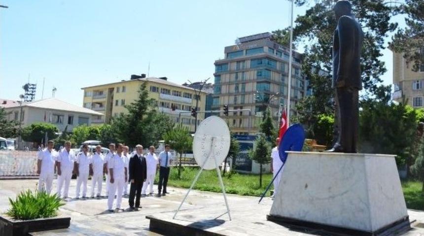 Denizcilik Ve Kabotaj Bayramı Dolayısıyla &Ccedil;elenk Sunma T&ouml;reni D&uuml;zenledi