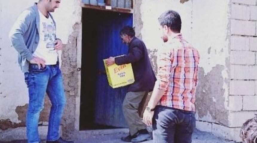 Patnos Eğitim-bir-sen İl&ccedil;e Temsilciliği, İl&ccedil;edeki İhtiya&ccedil; Sahibi 170 Aileye Gıda Yardımında Bulundu.