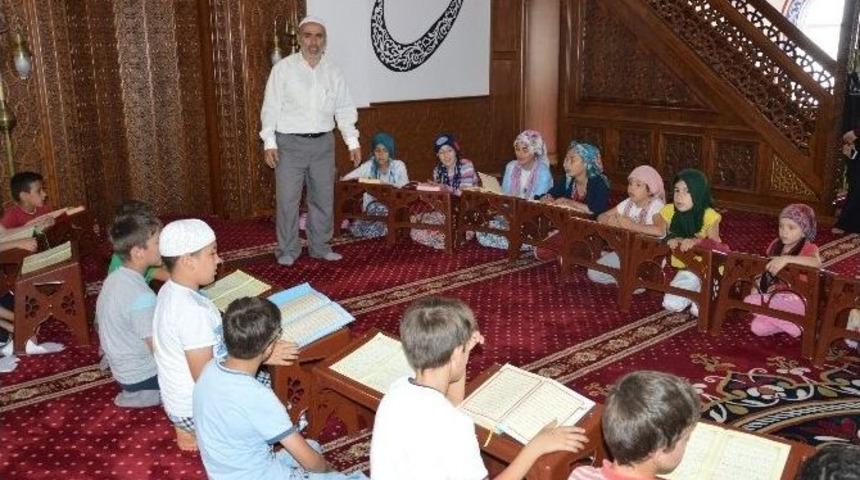 Niksar&rsquo;da Camiler &Ccedil;i&ccedil;ek A&ccedil;tı