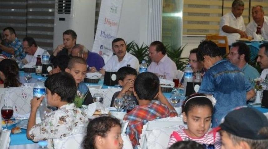 Dsi Suriyeli &Ccedil;ocukları İftarda Ağırladı