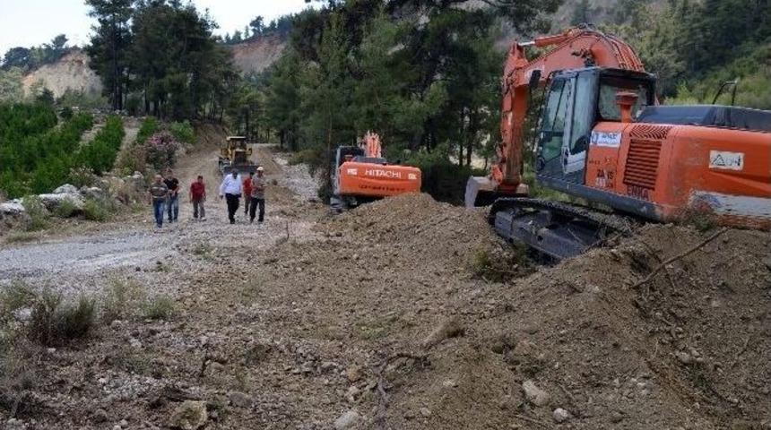 Kaş’ın Grup Yolları Asfalta Kavuşuyor