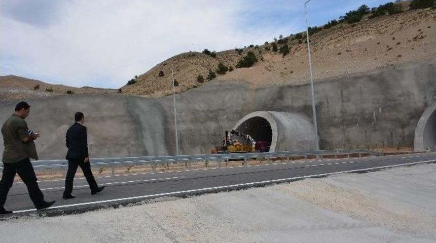 Vali Toprak T&uuml;nellerde İnceleme Yaptı