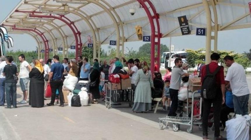 9 G&uuml;nl&uuml;k Bayram Tatiline Erken &Ccedil;ıkanlar Terminale Akın Etti