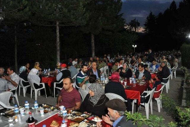 Bozüyük Garnizon Komutanlığı Şehit Ve Gazi Ailelerini İftar Sofrasında Buluşturdu