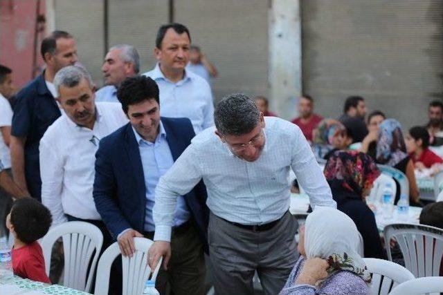 Ak Parti Seyhan İlçe Teşkilatı’nın İftar Sahur Programları Sürüyor