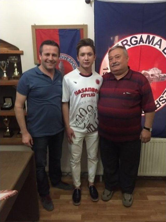 Genç Yetenek Mehmet Alper Bergama Belediyespor İle Anlaştı