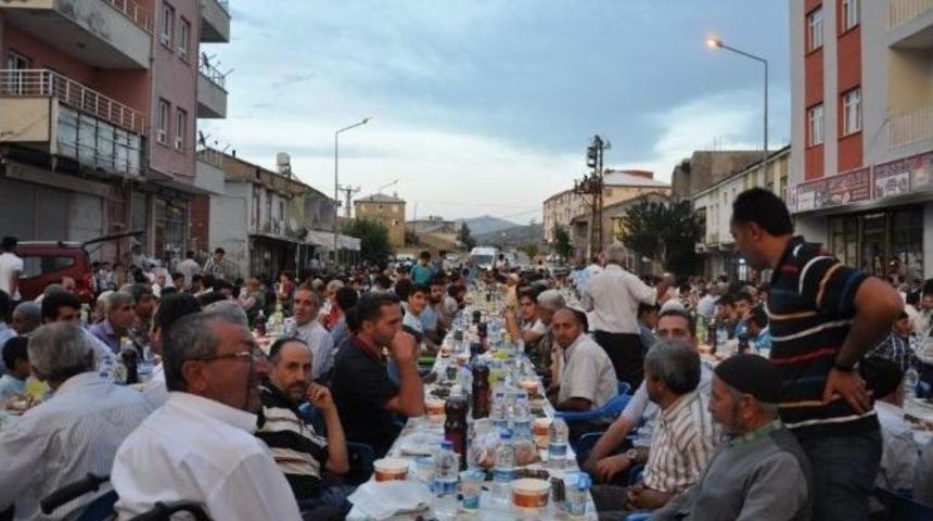 &Ccedil;iğder Başkanı Aybak&rsquo;tan, 2 Bin Kişiye İftar Yemeği