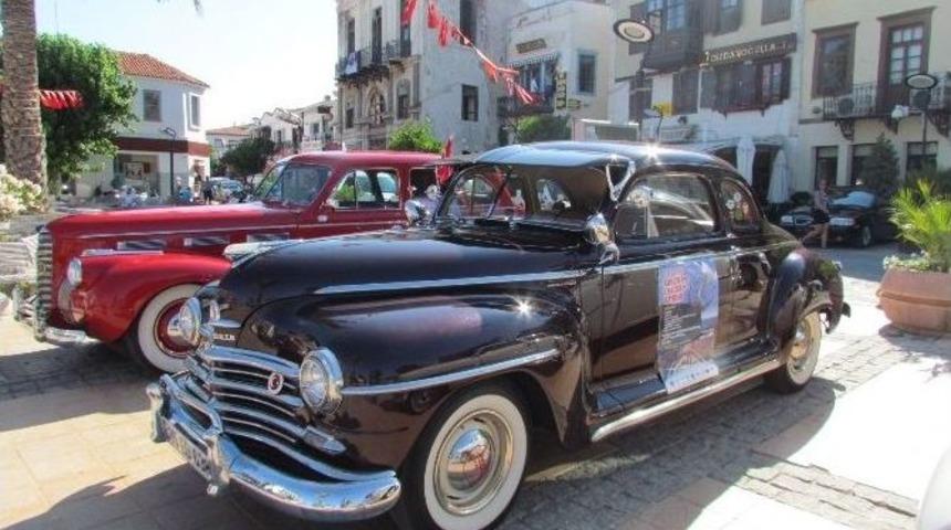 &Ccedil;eşme&rsquo;de Klasik Otomobil Sergisi
