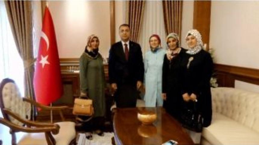 Işık Kadınlar Derneği Vali Toprak&rsquo;ı Ziyaret Etti