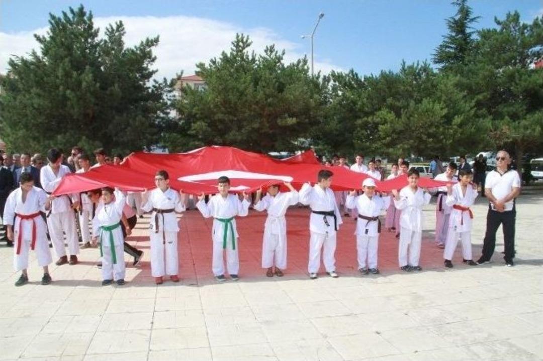 Atat&uuml;rk&rsquo;&uuml;n Erzincan&rsquo;a Gelişi T&ouml;renle Kutlandı