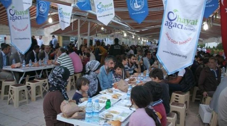 Sivas&rsquo;ta Her G&uuml;n 2 Bin Kişiye İftar Yemeği Veriliyor