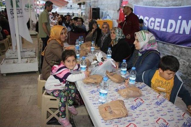 Sivas’ta Her Gün 2 Bin Kişiye İftar Yemeği Veriliyor