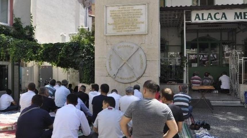 Ramazanın Son Cumasında Camiler Doldu Taştı