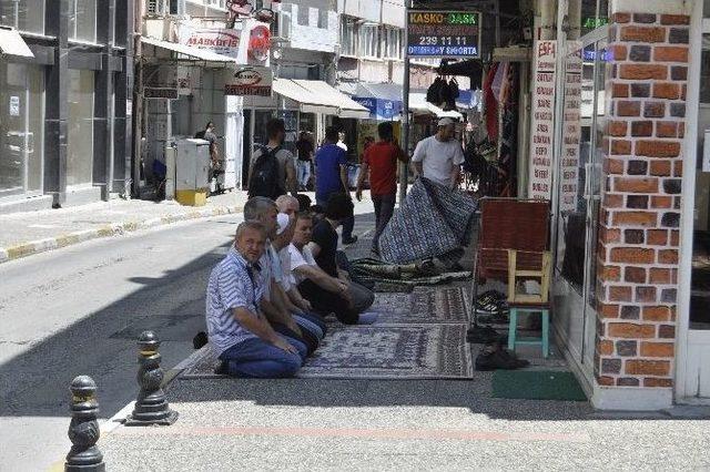 Ramazanın Son Cumasında Camiler Doldu Taştı